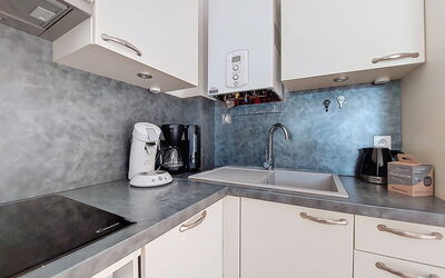 Accommodation:&nbsp;Le Nirvana 285.1