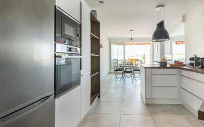 Accommodation:&nbsp;Le Nirvana 285.3