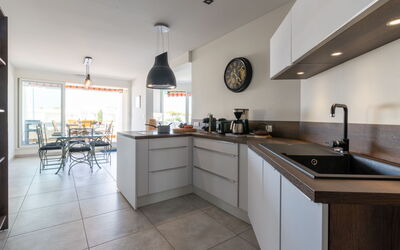 Accommodation:&nbsp;Le Nirvana 285.3