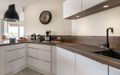 Accommodation:&nbsp;Le Nirvana 285.3