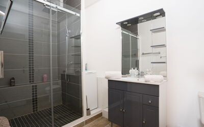 Accommodation:&nbsp;Le Nirvana 285.2