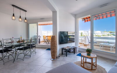 Accommodation:&nbsp;Le Nirvana 285.3
