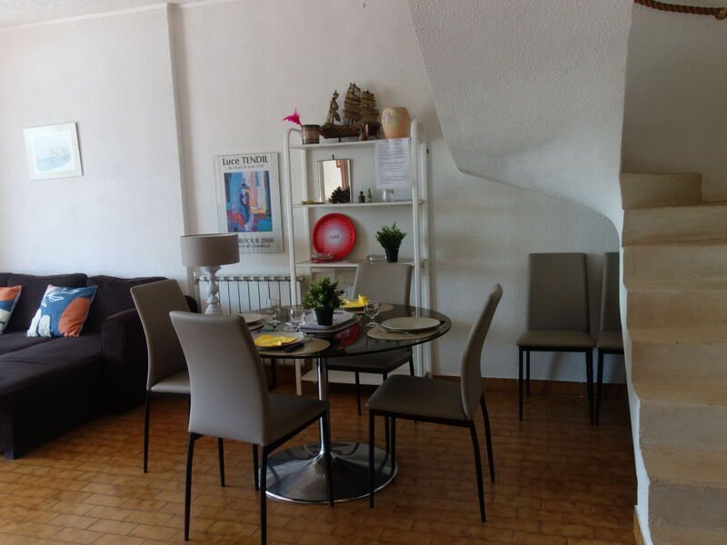 Accommodation:&nbsp;Le Nirvana 285.2