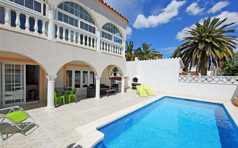 Requesens: Cloud, Water, Property, Building, Plant, Swimming Pool, Sky, Window, Azure, Architecture