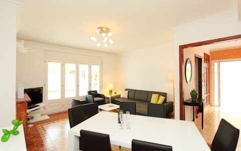 Requesens: Room, Property, Interior Design, Building, Furniture, Dining Room, Ceiling, Table, Real Estate, House