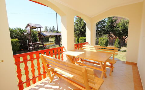 Daisy 2: Property, Room, Building, Real Estate, House, Floor, Home, Villa, Estate, Furniture