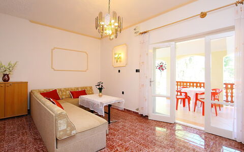 Daisy 2: Property, Room, Interior Design, Furniture, Building, Real Estate, Ceiling, Floor, House, Bedroom