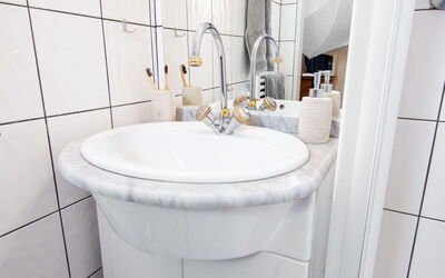 Accommodation:&nbsp;Dehne 110.4