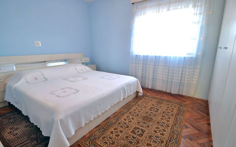 Josip: Bedroom, Bed, Room, Bed Sheet, Furniture, Bedding, Property, Bed Frame, Floor, Mattress