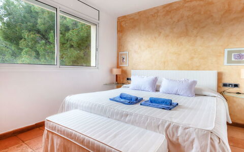 Fane: Bedroom, Furniture, Room, Property, Bed, Bed Sheet, Interior Design, Bedding, Mattress, Floor