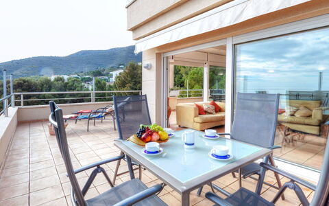 Fane: Property, Building, Room, House, Furniture, Real Estate, Home, Interior Design, Table, Balcony