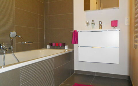 Les Terrasses du Lac: Bathroom, Room, Property, Tile, Pink, Purple, Interior Design, Floor, Sink, Architecture