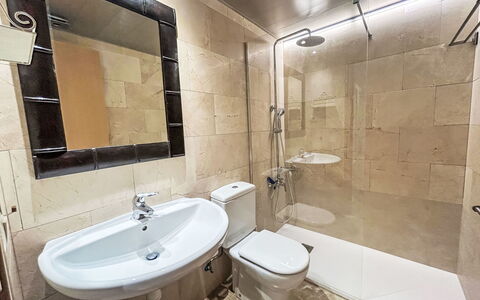 Edificio Berna: Flooring, Plumbing Fixture, Floor, Interior Design, Bathroom, Sink, Toilet, Plumbing, Tap, Toilet Seat
