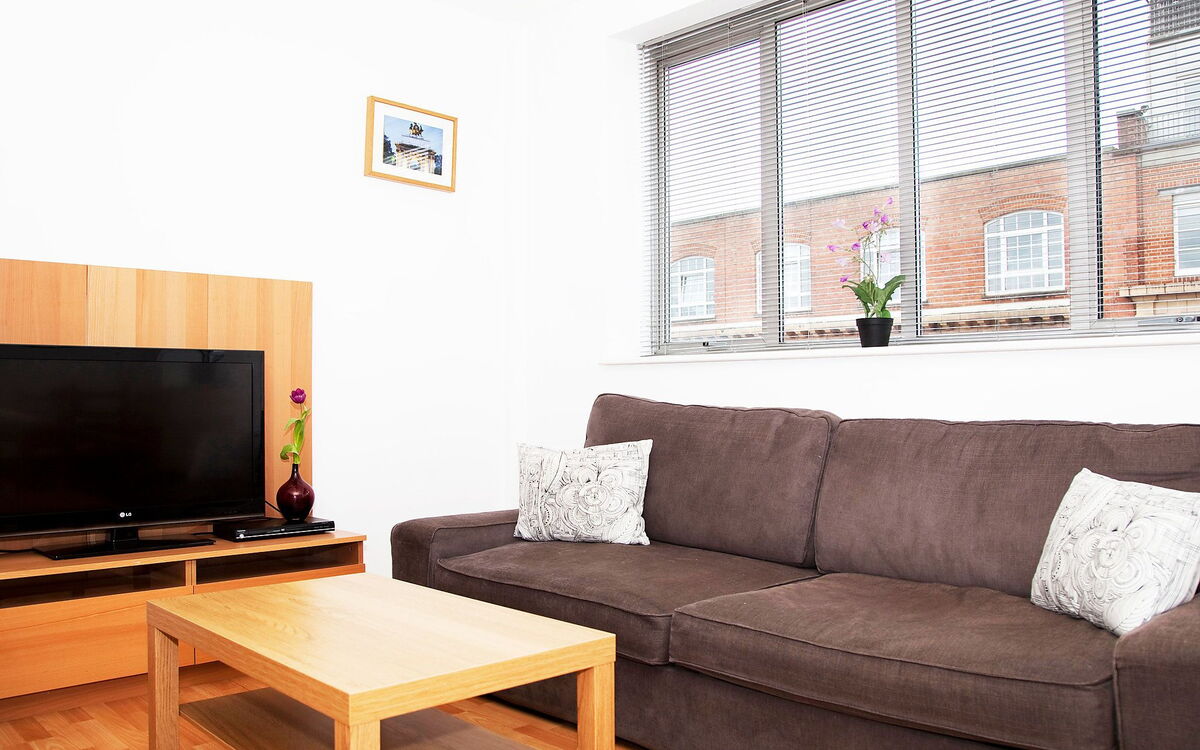 Accommodation:&nbsp;Export House 713.7