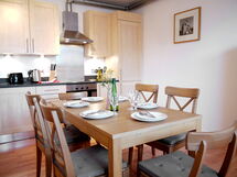 Accommodation:&nbsp;Export House 713.2