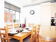 Accommodation:&nbsp;Export House 713.7
