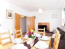 Accommodation:&nbsp;Export House 713.7