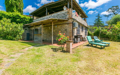 L'Oliviera: Cloud, Plant, Sky, Building, Window, Tree, Natural Landscape, Land Lot, House, Cottage