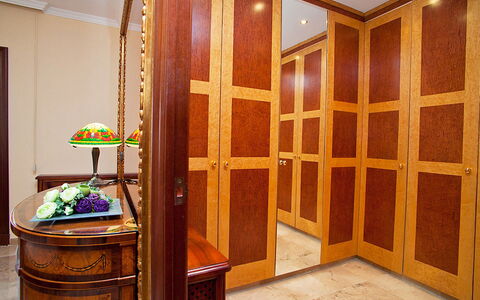Pg Gracia - Valencia: Room, Furniture, Property, Door, Cupboard, Wood Stain, Cabinetry, Interior Design, Architecture, Building