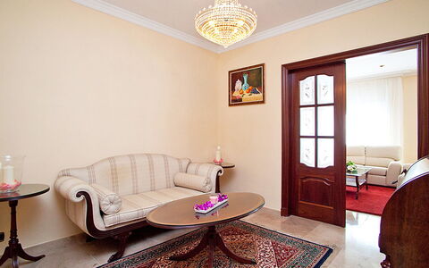 Pg Gracia - Valencia: Room, Property, Furniture, Interior Design, Floor, Real Estate, Building, Table, Ceiling, House