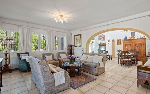 Mirada al Sol: Furniture, Interior Design, Couch, Flooring, Floor, Ceiling, Table, Chair, Room, Living Room