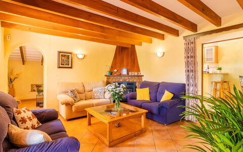 Can Josepot: Furniture, Table, Property, Couch, Plant, Comfort, Houseplant, Building, Flowerpot, Picture Frame