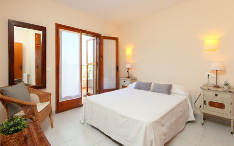 Mas Rovira 8: Bedroom, Room, Bed, Furniture, Property, Bed Sheet, Bed Frame, Interior Design, Building, Suite