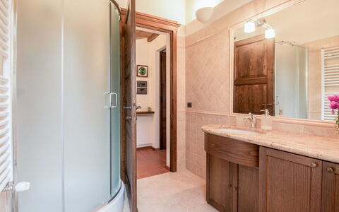 Olindia: Room, Property, Bathroom, Interior Design, Building, Furniture, Real Estate, Architecture, House, Floor