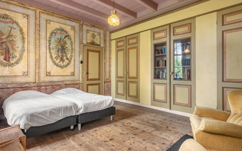 Groepswoning de Appelgaard: Furniture, Building, Comfort, Wood, Picture Frame, Lighting, Interior Design, Flooring, Floor, Architecture