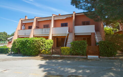 Casina: Plant, Sky, Building, Cloud, Window, Shade, Tree, House, Neighbourhood, Urban Design