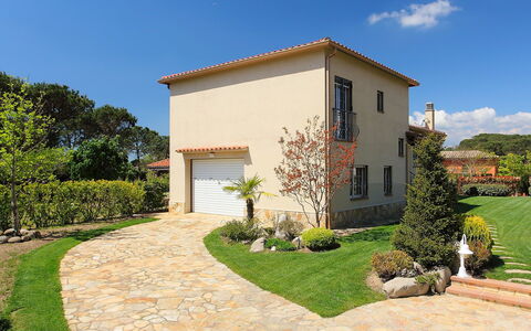 Marina: Property, House, Home, Real Estate, Building, Residential Area, Land Lot, Estate, Facade, Architecture