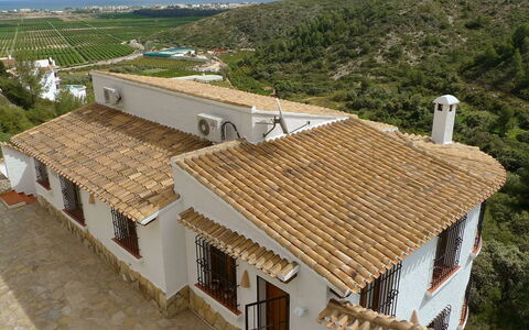 Del Azahar: Property, Roof, House, Building, Architecture, Cottage, Villa, Village