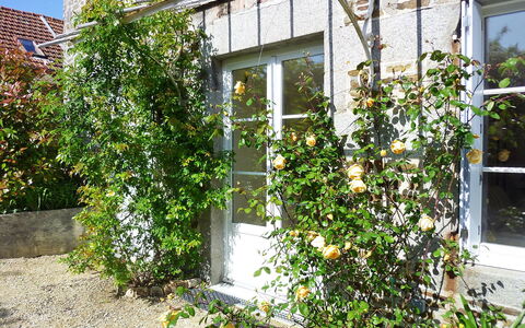 La Gicquelière: Plant, Window, Building, Flower, Vegetation, House, Door, Residential Area, Shrub