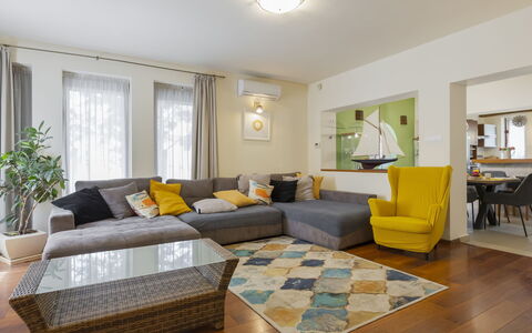Villa Mediterran: Furniture, Interior Design, Couch, Flooring, Floor, Wall, Living Room, Room, Ceiling, Table