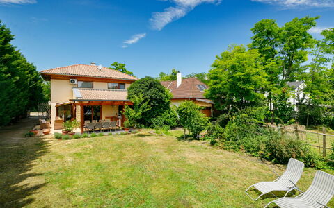 Villa Mediterran: Cloud, Sky, Plant, Building, Green, Natural Landscape, Tree, Window, Land Lot, House