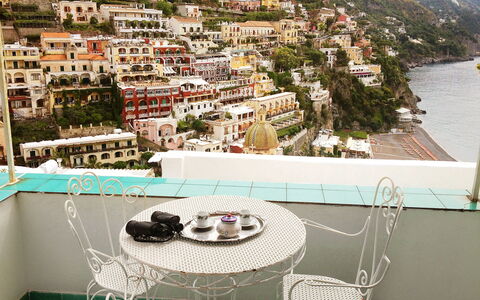 A'Scalinatella: Property, House, Apartment, Table, Building, Vacation, Balcony, Room, Real Estate, Furniture