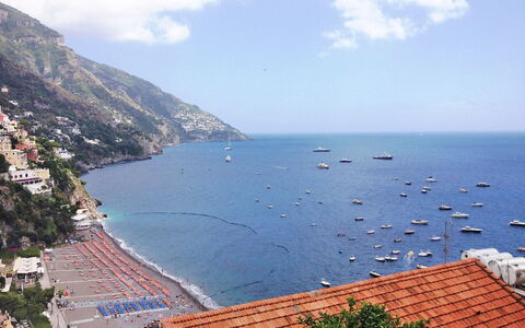 A'Scalinatella: Sky, Cloud, Water, Building, Azure, Mountain, Coastal And Oceanic Landforms, Body Of Water, Beach, Tree