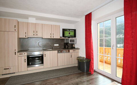 Pians 150: Room, Property, Furniture, Kitchen, Cabinetry, Floor, Interior Design, Building, Countertop, House