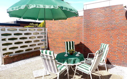 Sonnenschein: Umbrella, Property, Furniture, Table, Real Estate, Brick, Building, Fashion Accessory, Room, Patio