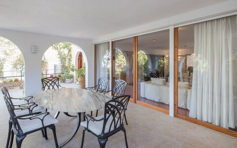 Santa Ponça: Room, Property, Dining Room, Furniture, Real Estate, Building, Interior Design, Table, Floor, House