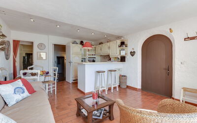 Accommodation:&nbsp;Village de Silhouette 131.4
