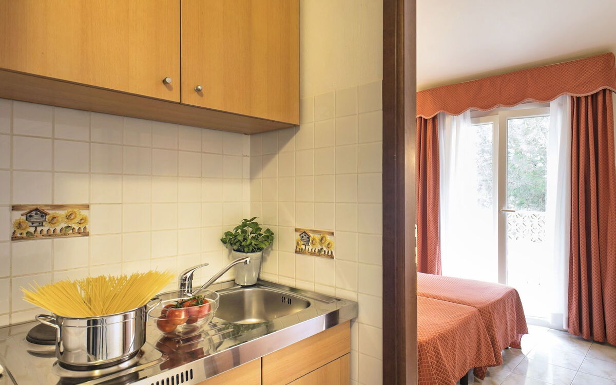 Accommodation:&nbsp;Bi Village 200.1