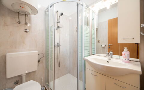 Kristijan: Brown, Mirror, Tap, Plumbing Fixture, Property, Building, Sink, Bathroom, Bathroom Sink