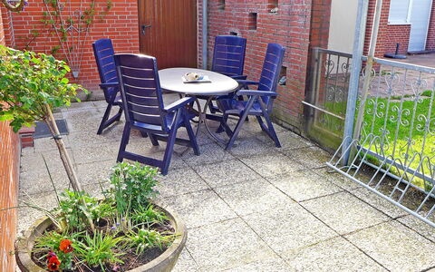 Gila: Yard, Property, Backyard, Patio, Garden, Brick, Real Estate, Brickwork, Courtyard, Flagstone