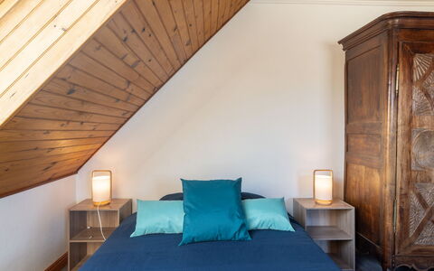 Résidence du Port: Furniture, Property, Table, Cabinetry, Chair, Wood, Building, Lighting, Countertop, Interior Design