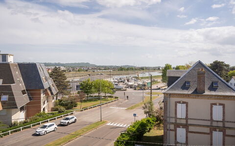 Résidence du Port: Furniture, Property, Table, Cabinetry, Chair, Wood, Building, Lighting, Countertop, Interior Design