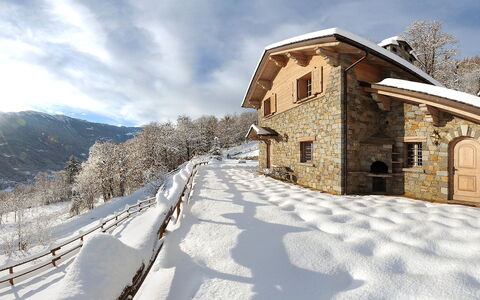 Chalet Anna: Sky, Cloud, Snow, Window, Building, World, Tree, Slope, Fence, House