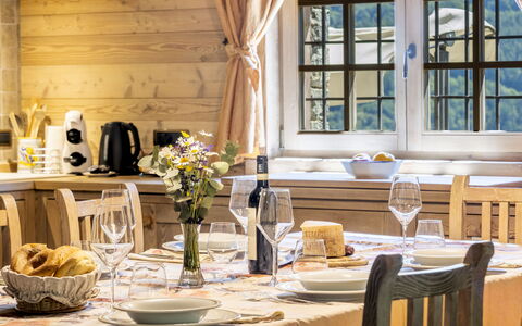 Chalet Anna: Furniture, Interior Design, Table, Wood, Tableware, Kitchen & Dining Room Table, Dining Room, Chair, Flooring, Ceiling
