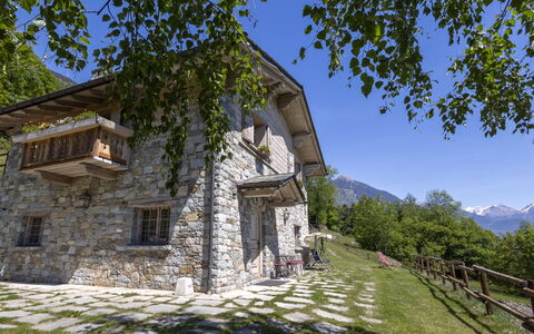 Chalet Anna: Building, House, Home, Cottage, Mountain Range, Rural Area, Roof, Human Settlement, Farmhouse, Valley