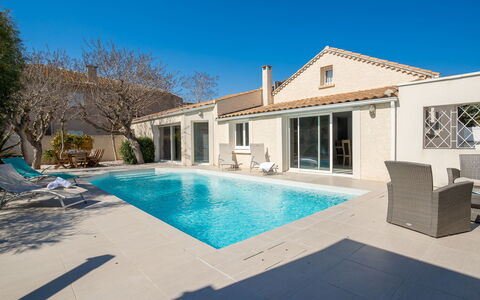 Villa du Littoral: Water, Sky, Building, Property, Window, Swimming Pool, Plant, Azure, Shade, Lighting